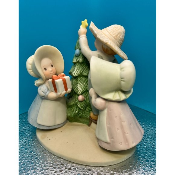 Masterpiece "Circle of Friends" Ceramic Figurine Christmas Religious Vintage 88 - Picture 2 of 8